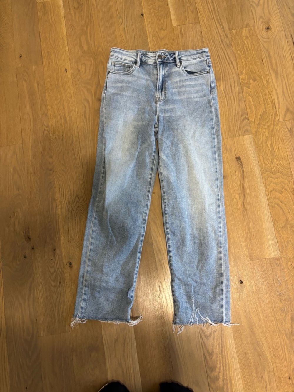 Light Wash Women’s Straight-Leg Jeans hidden blue 26 inch inseam size 28